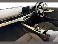 Used Audi A4 S-Line 200 HP (147 kW) 2023 White Estate