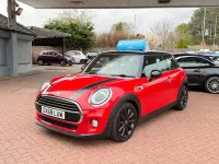 Begagnad Mini Cooper Hatch 2018 Röd Halvkombi