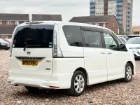 Usado Nissan Serena 2012 Blanco Monovolumen