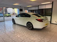 Second-hand Vauxhall Insignia SRi 2016 Alb Hatchback
