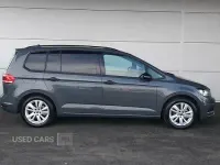 Usado VW Touran Family 150 HP (110 kW) 2022 Cinzento Monovolume