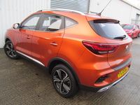 Używany MG ZS Excite 106 KM (77 kW) 2023 Pomarańczowy Hatchback