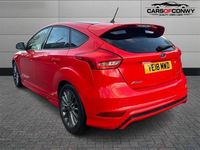 Usado Ford Focus ST-Line 140 HP (102 kW) 2018 Vermelho Citadino