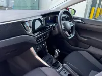 Usado VW Polo Life 95 HP (69 kW) 2024 Vermelho Citadino
