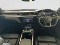 Usado Audi e-tron Black Edition 230 kW (313 CV) 2022 Plateado SUV