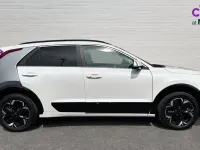 Usado Kia e-Niro 150 kW (204 HP) 2023 Branco SUV