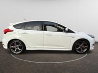 Used Ford Focus ST-Line X 140 HP (102 kW) 2018 White Hatchback
