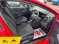 Used Renault Clio IV Dynamique 75 HP (55 kW) 2016 Red Hatchback