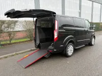Usado Ford Tourneo Titanium 130 CV (95 kW) 2021 Negro Monovolumen