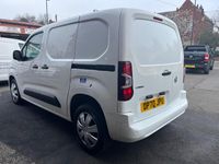 Begagnad Vauxhall Combo Sportive 100 HK (73 kW) 2020 Vit Minibuss
