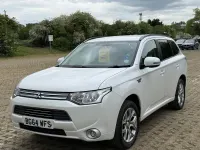 Używany Mitsubishi Outlander P-HEV 200 KM (147 kW) 2014 Biały SUV