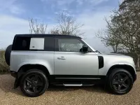 Usado Land Rover Defender SE Dynamic 250 HP (183 kW) 2022 Prateado SUV