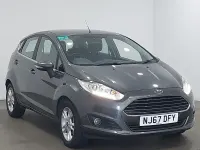 Usado Ford Fiesta Zetec 82 CV (60 kW) 2017 Gris Utilitario