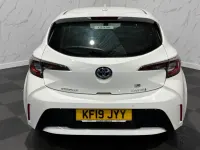 Used Toyota Corolla 122 HP (89 kW) 2019 White Hatchback