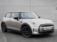 Usado Mini Cooper Classic 134 HP (98 kW) 2023 Prateado Citadino
