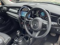 Usado Mini Cooper Classic 134 HP (98 kW) 2022 Verde Citadino
