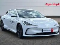 Begagnad MG IM5 300 kW (408 HK) 2025 Vit Halvkombi