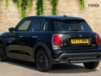 Begagnad Mini Cooper Classic 134 HK (98 kW) 2022 Svart Halvkombi
