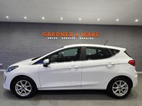 Used Ford Fiesta Zetec 70 HP (51 kW) 2019 White Hatchback