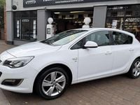 Used Vauxhall Astra SRi 100 HP (73 kW) 2015 White Hatchback