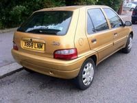 Begagnad Citroën Saxo 2001 Halvkombi