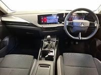 Used Vauxhall Astra Design Edition 110 HP (80 kW) 2022 White Hatchback