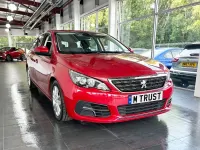 Used Peugeot 308 SW Active 120 HP (88 kW) 2018 Red Estate