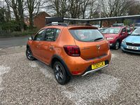 Begagnad Dacia Sandero Stepway 90 HK (66 kW) 2017 Orange Halvkombi