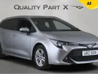 Usado Toyota Corolla 2023 Plateado Familiar