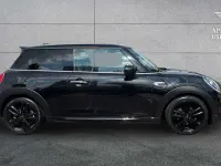 Usado Mini Cooper Hatch 134 CV (98 kW) 2019 Negro Utilitario