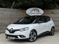 Used Renault Scénic Dynamique 110 HP (80 kW) 2017 White/black MPV