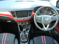 Used Vauxhall Crossland X SRi 110 HP (80 kW) 2021 White jade SUV