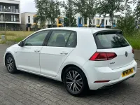 Used VW Golf VII SE 130 HP (95 kW) 2018 White Hatchback