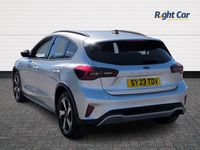 Używany Ford Focus Active 2023 Srebrny Hatchback