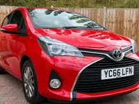 Used Toyota Yaris 99 HP (72 kW) 2016 Red Hatchback