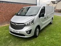 Second-hand Vauxhall Vivaro Sportive 2016 Argintiu