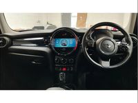 Usado Mini Cooper Classic 136 HP (100 kW) 2022 Prateado Citadino
