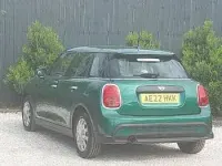 Begagnad Mini ONE Classic 102 HK (75 kW) 2022 Grön Halvkombi