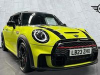Begagnad Mini John Cooper Works Hatch 228 HK (167 kW) 2023 Gul Halvkombi