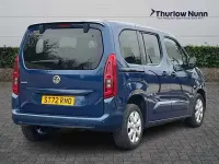 Second-hand Vauxhall Combo S 100 CP (73 kW) 2022 Albastru Monovolum
