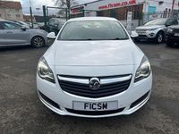 Used Vauxhall Insignia Design Edition 140 HP (102 kW) 2015 White Hatchback