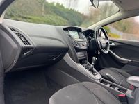 Used Ford Focus Zetec 125 HP (91 kW) 2017 White Hatchback