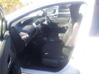 Used Toyota Prius Active 122 HP (89 kW) 2022 White Hatchback