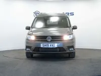 Usado VW Caddy Maxi 101 HP (74 kW) 2019 Cinzento Monovolume