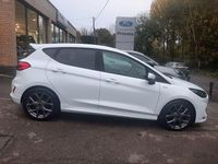 Begagnad Ford Fiesta ST-Line 100 HK (73 kW) 2023 Vit Halvkombi