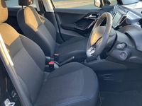 Used Peugeot 208 Signature Sky 82 HP (60 kW) 2019 Hatchback