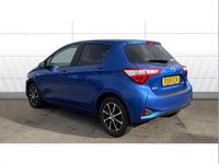Used Toyota Yaris Hybrid 101 HP (74 kW) 2018 Blue Hatchback