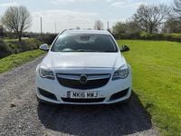 Used Vauxhall Insignia S 136 HP (100 kW) 2016 White Estate