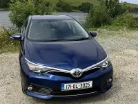 Used Toyota Auris 110 HP (80 kW) 2017 Blue Hatchback