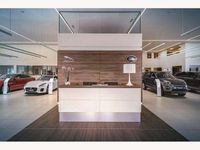 Begagnad Land Rover Defender 296 HK (217 kW) 2023 Svart SUV